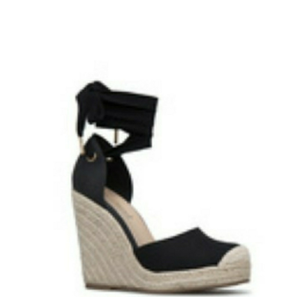 Black wedges